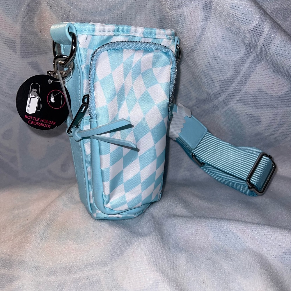 Water bottle holder with pockets